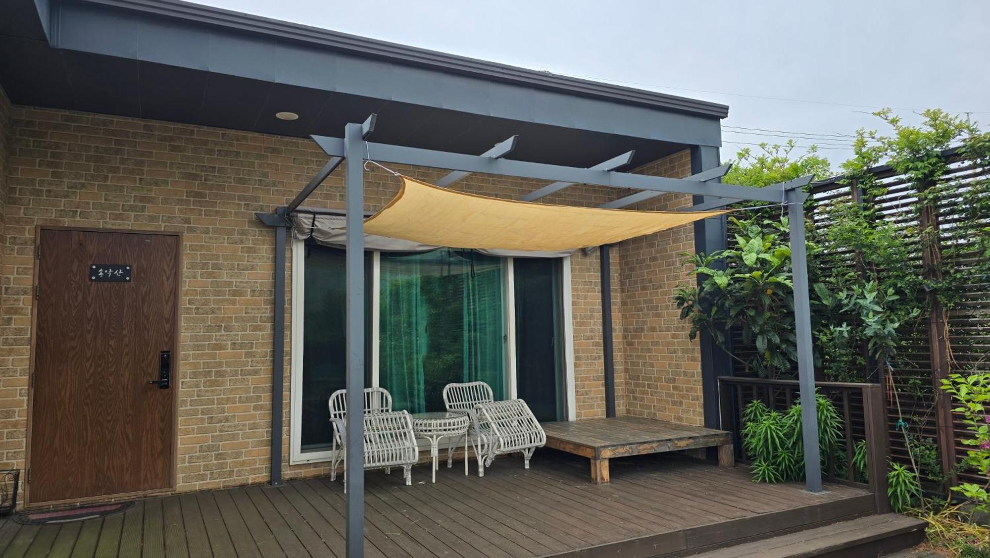 Wind Jeju Cafe & Pension Seogwipo Zewnętrze zdjęcie