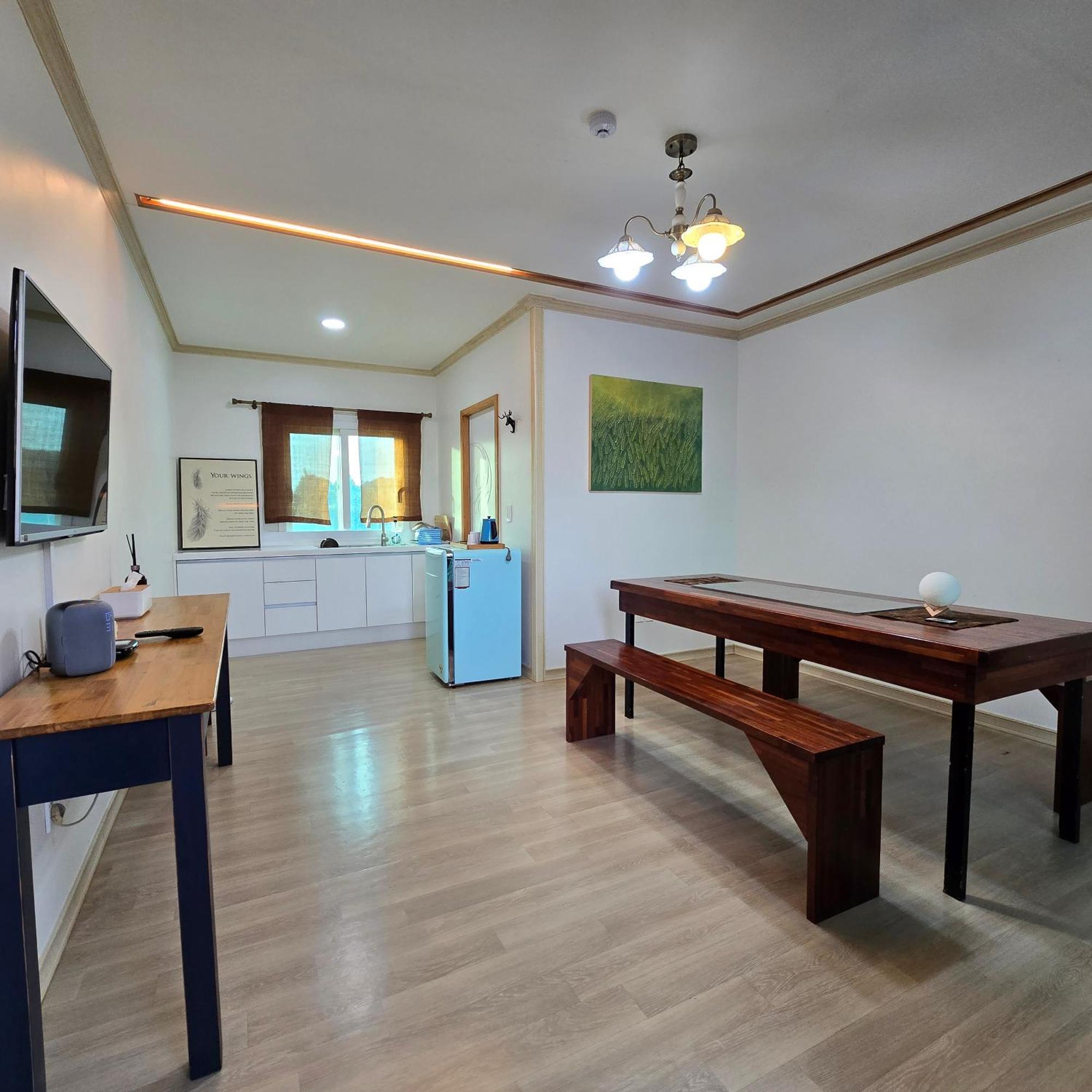 Wind Jeju Cafe & Pension Seogwipo Zewnętrze zdjęcie