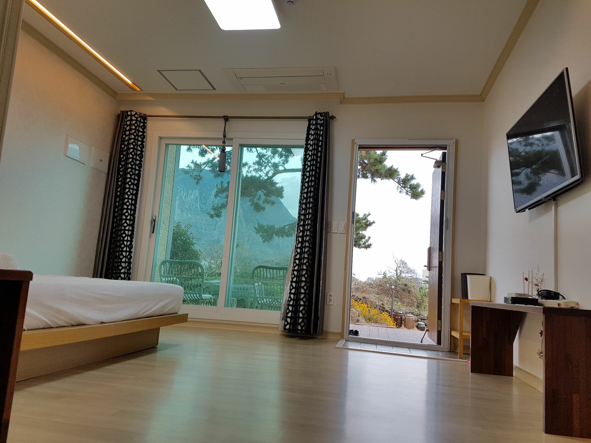 Wind Jeju Cafe & Pension Seogwipo Zewnętrze zdjęcie