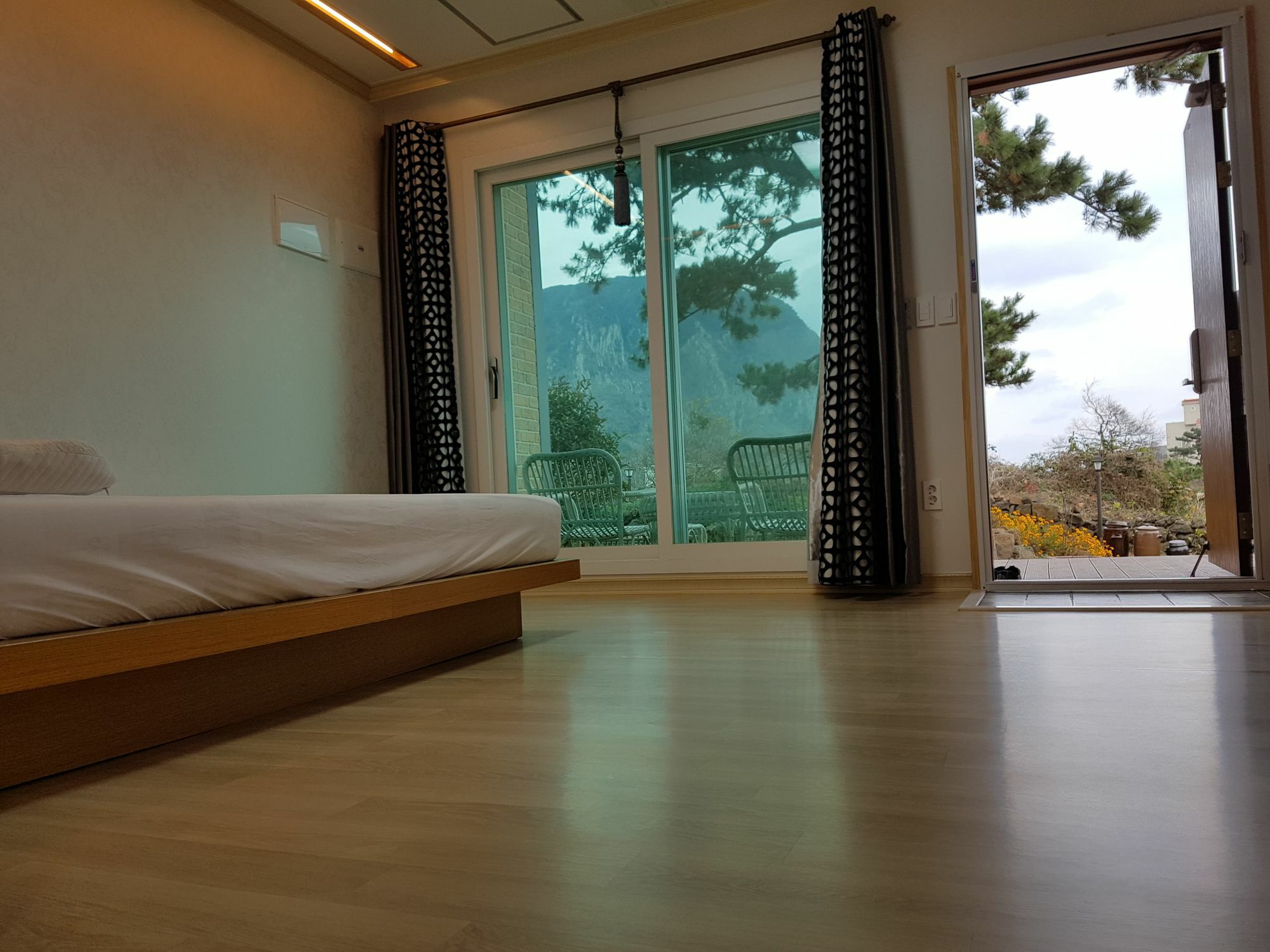 Wind Jeju Cafe & Pension Seogwipo Zewnętrze zdjęcie